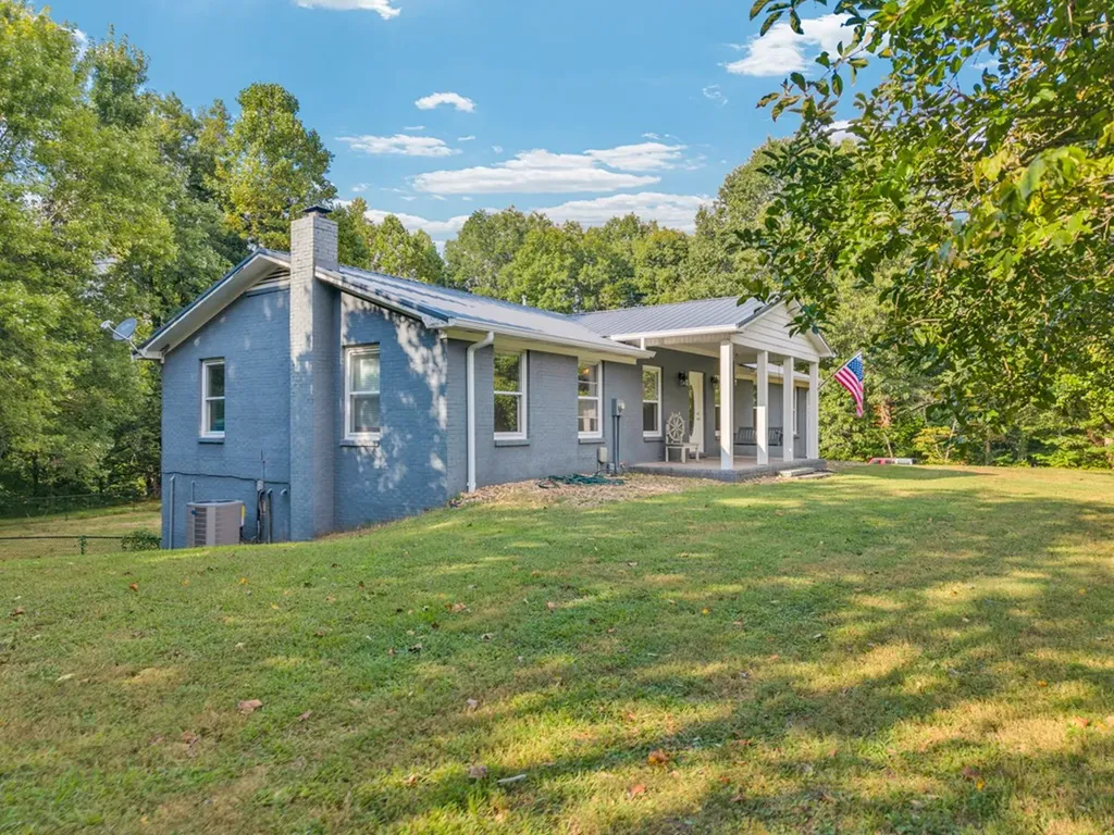 1389 Coconut Ridge Road Smithville TN 37166