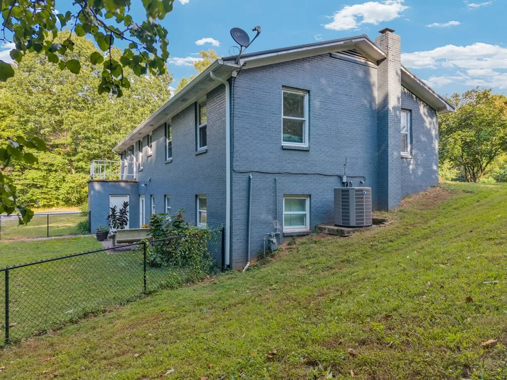 1389 Coconut Ridge Road Smithville TN 37166