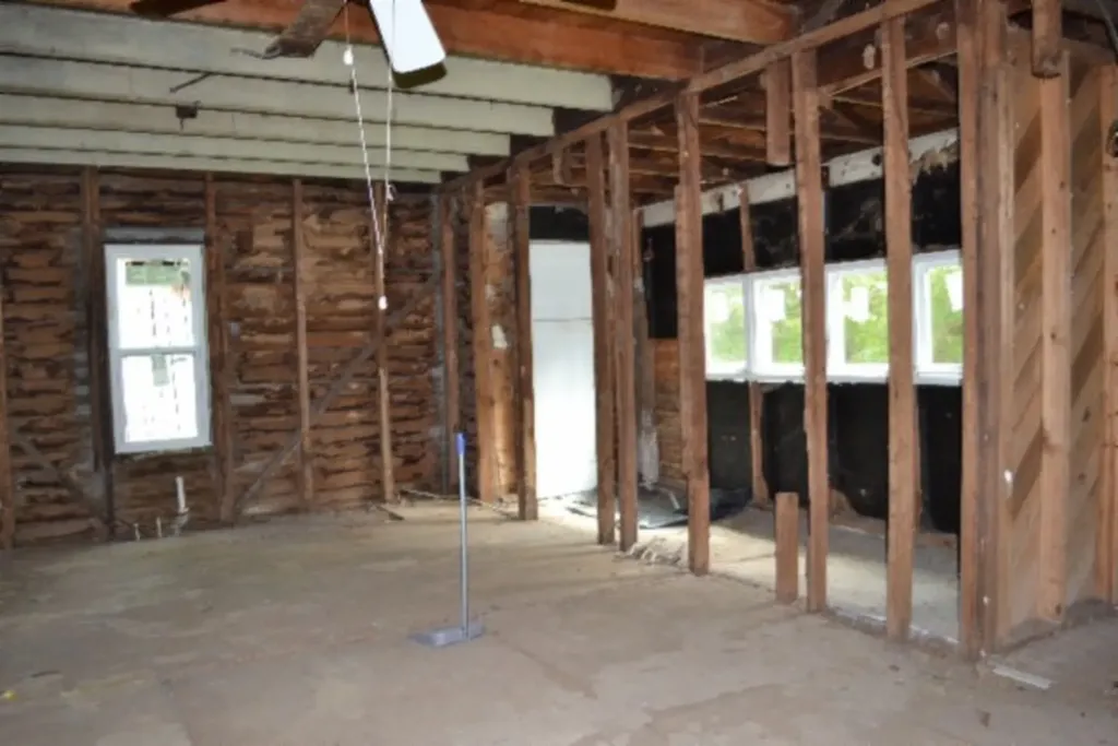 1046 Livingston Highway Byrdstown TN 38549