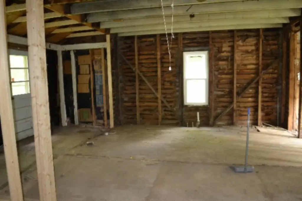 1046 Livingston Highway Byrdstown TN 38549