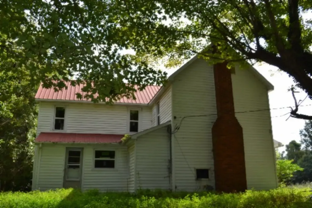 1046 Livingston Highway Byrdstown TN 38549