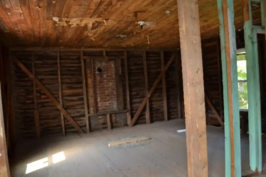 1046 Livingston Highway Byrdstown TN 38549