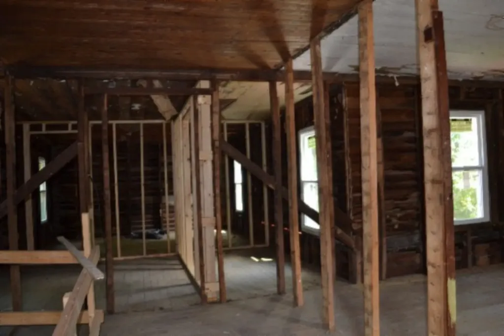 1046 Livingston Highway Byrdstown TN 38549