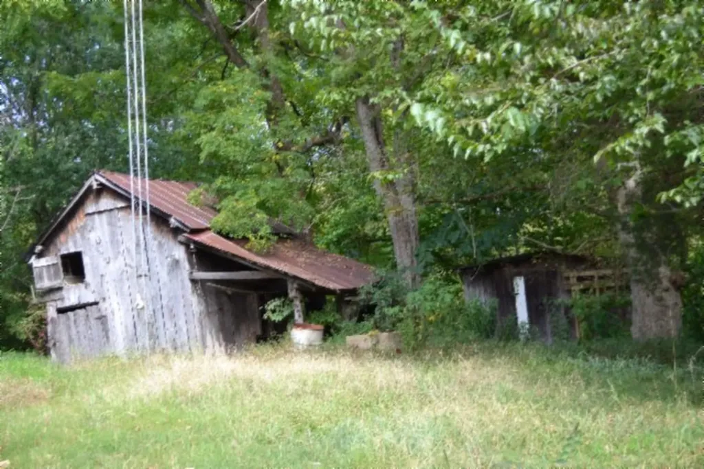 1046 Livingston Highway Byrdstown TN 38549