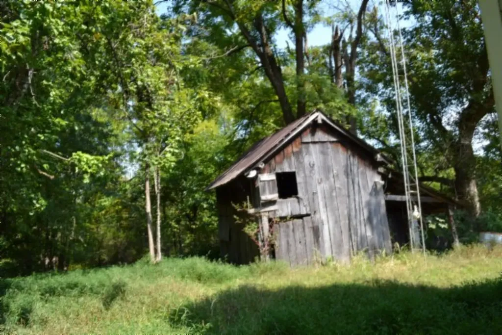 1046 Livingston Highway Byrdstown TN 38549