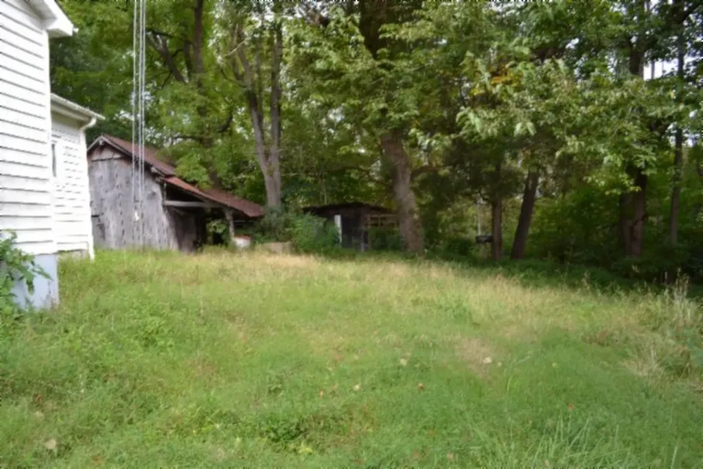 1046 Livingston Highway Byrdstown TN 38549