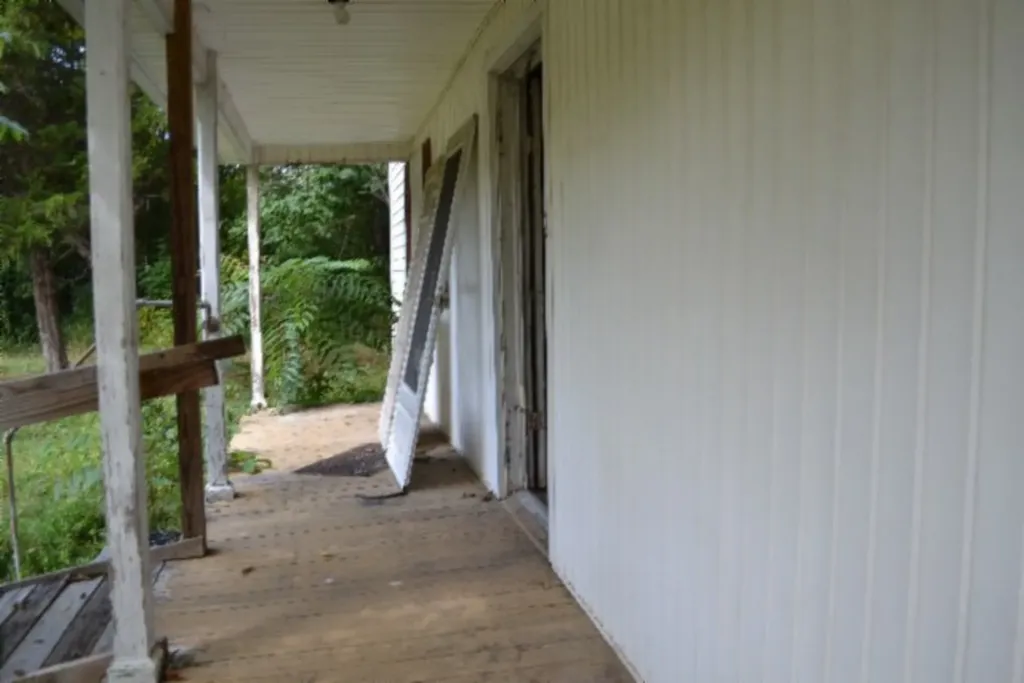 1046 Livingston Highway Byrdstown TN 38549