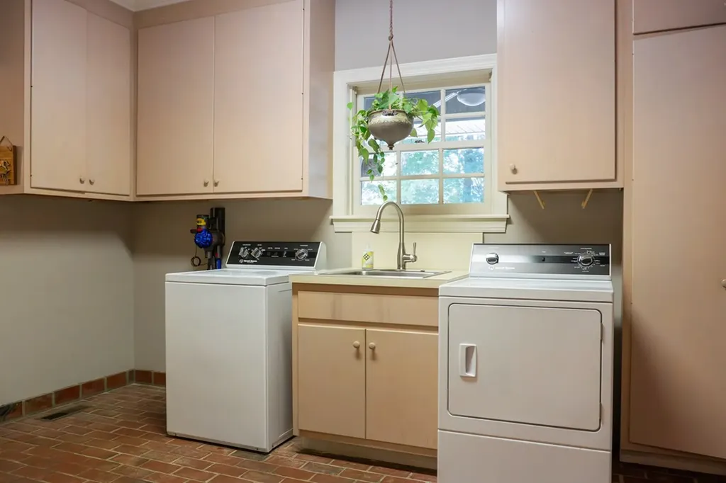 693 Tower Hill Road Livingston TN 38570-2170