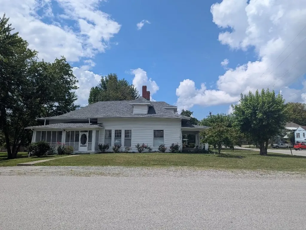 106 N Oak Street Monterey TN 38574