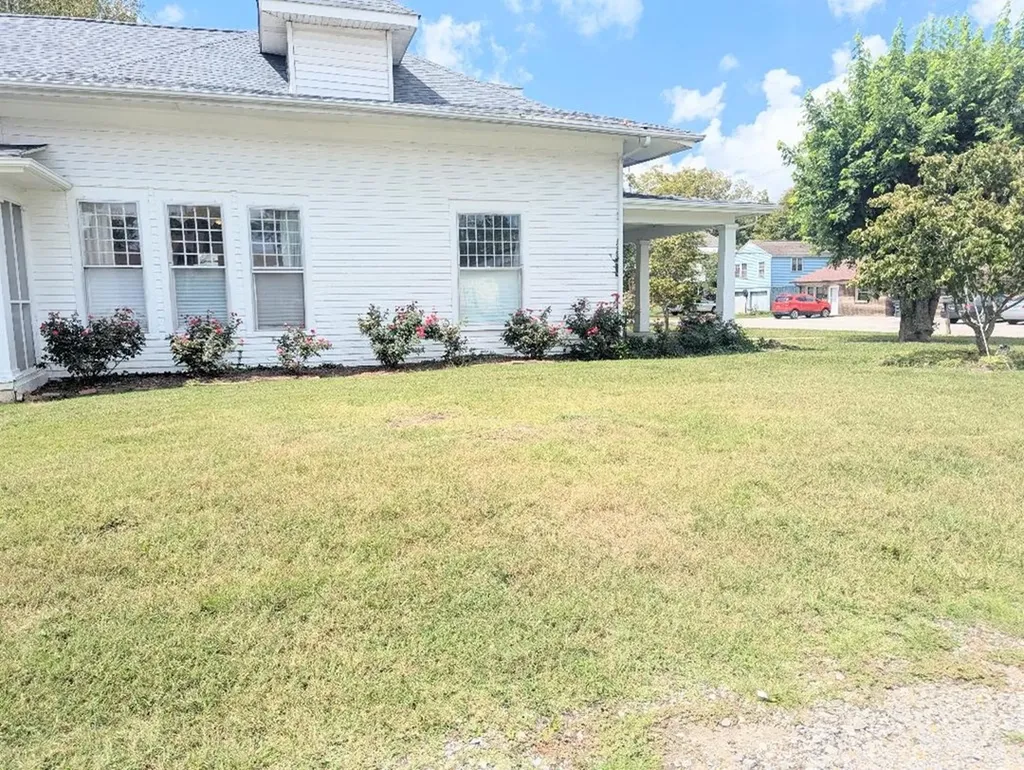 106 N Oak Street Monterey TN 38574