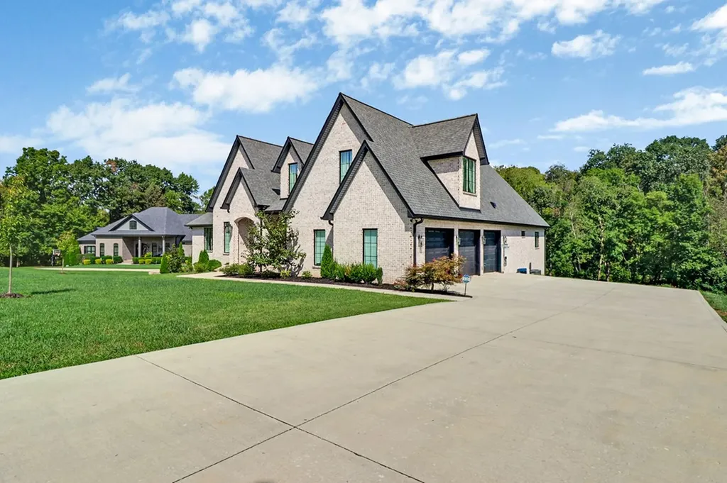 1916 Rivers Edge Drive Cookeville TN 38506