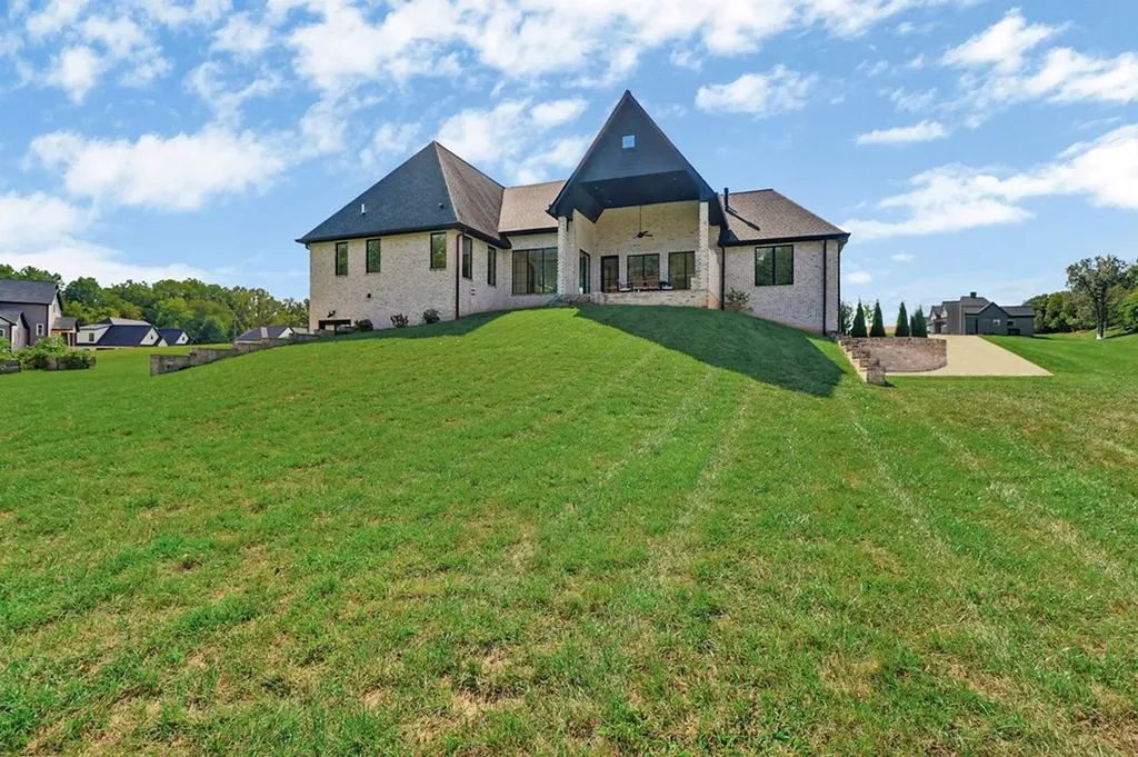 1916 Rivers Edge Drive Cookeville TN 38506