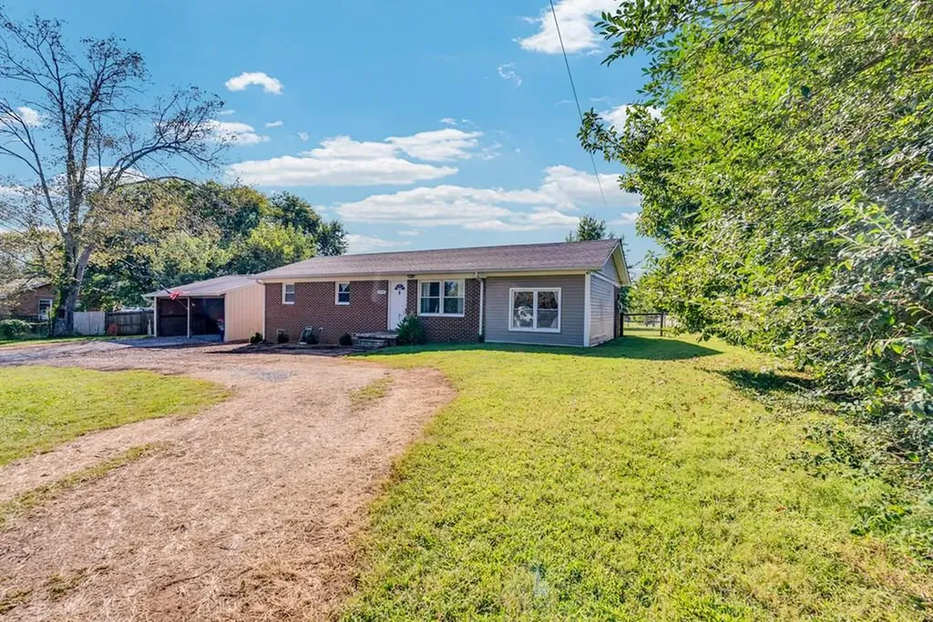 8444 Old Kentucky Road Sparta TN 38583