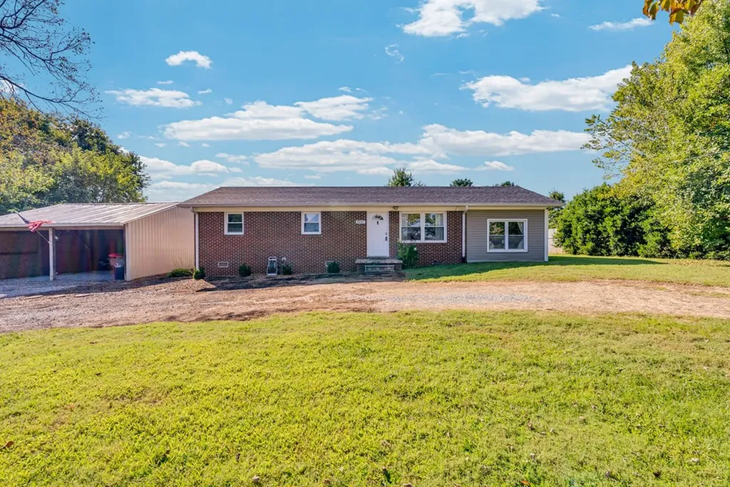 8444 Old Kentucky Road Sparta TN 38583