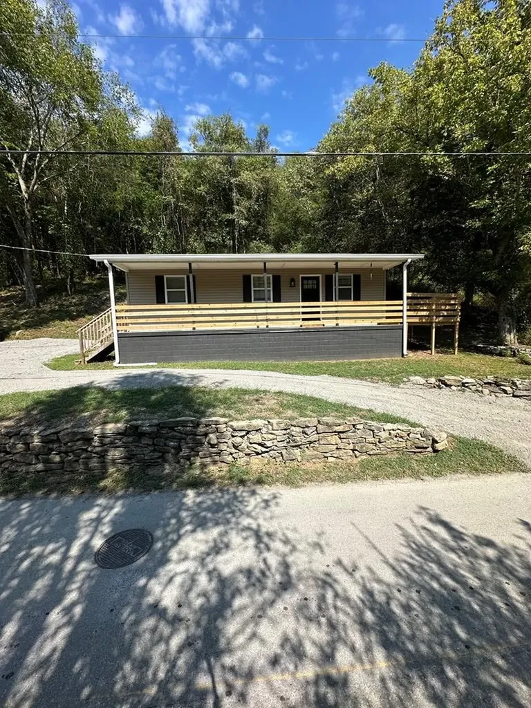 322 Gipson Avenue Gainesboro TN 38562