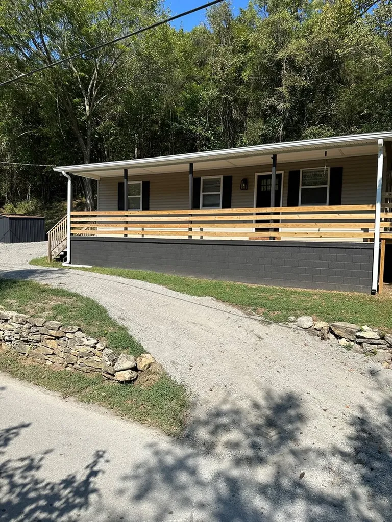 322 Gipson Avenue Gainesboro TN 38562