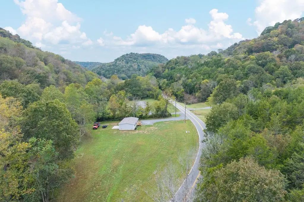 2171 Wartrace Highway Pleasant Shade TN 37145