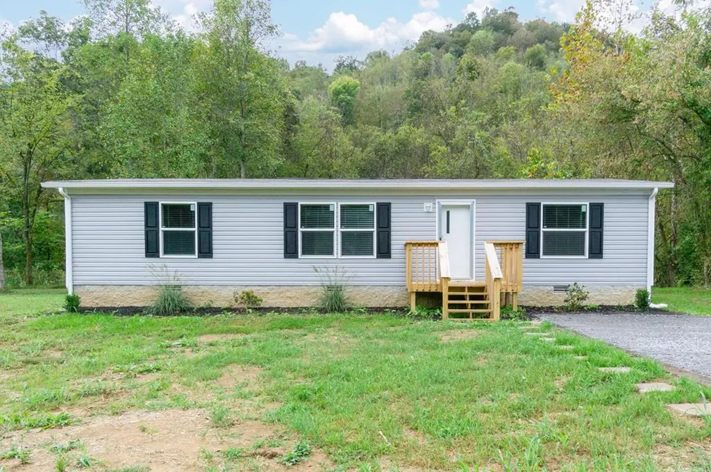 2171 Wartrace Highway Pleasant Shade TN 37145