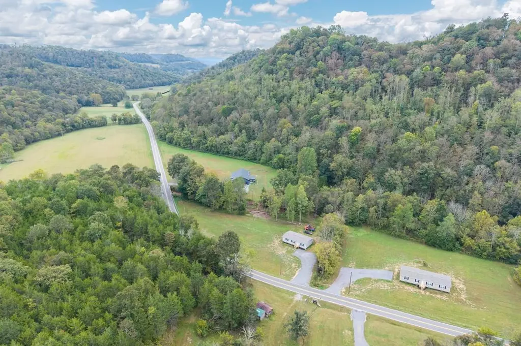 2171 Wartrace Highway Pleasant Shade TN 37145