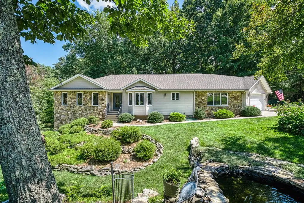 16 Belvedere Lane Crossville TN 38558