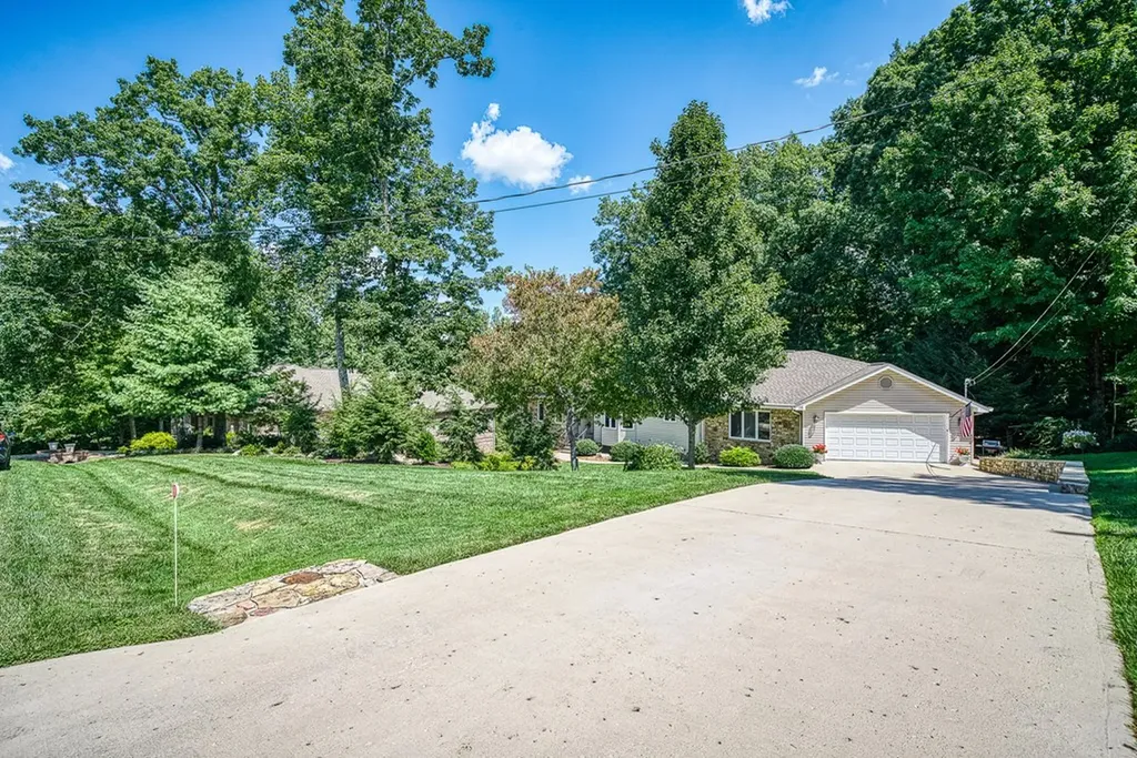 16 Belvedere Lane Crossville TN 38558