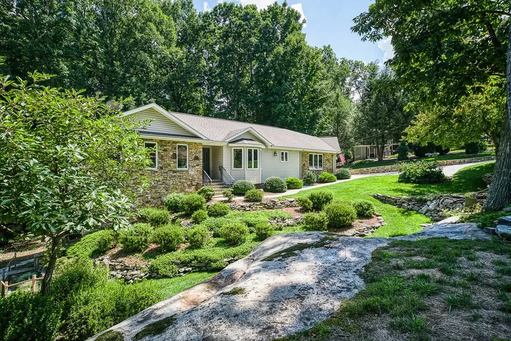 16 Belvedere Lane Crossville TN 38558