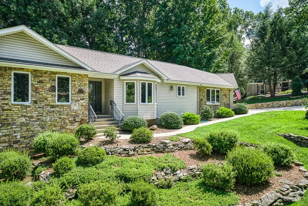 16 Belvedere Lane Crossville TN 38558