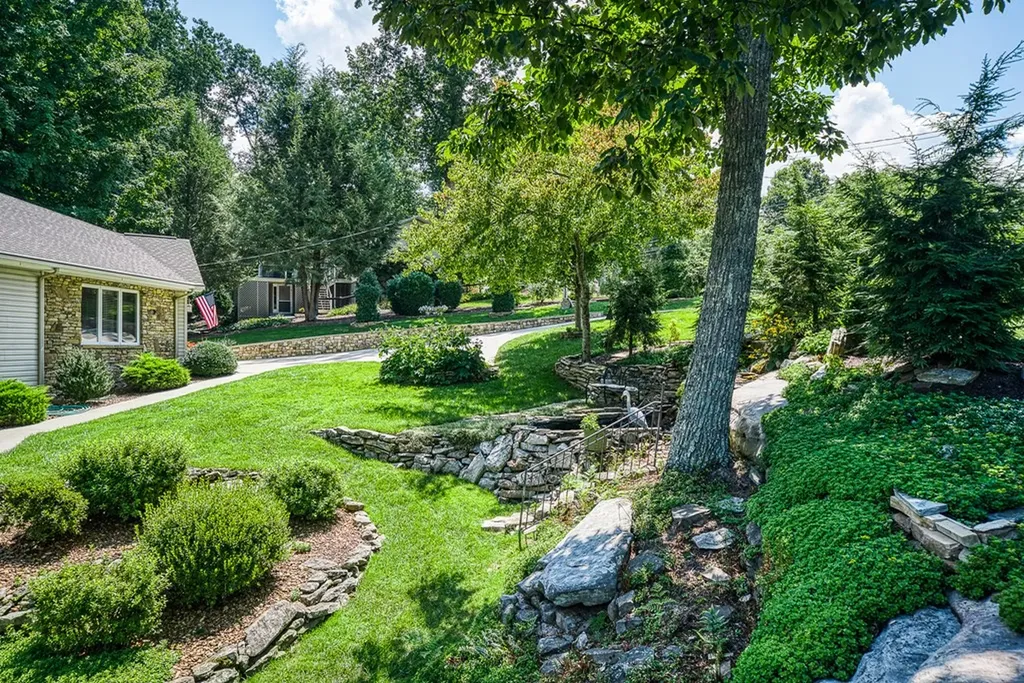 16 Belvedere Lane Crossville TN 38558