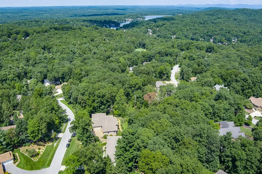 16 Belvedere Lane Crossville TN 38558