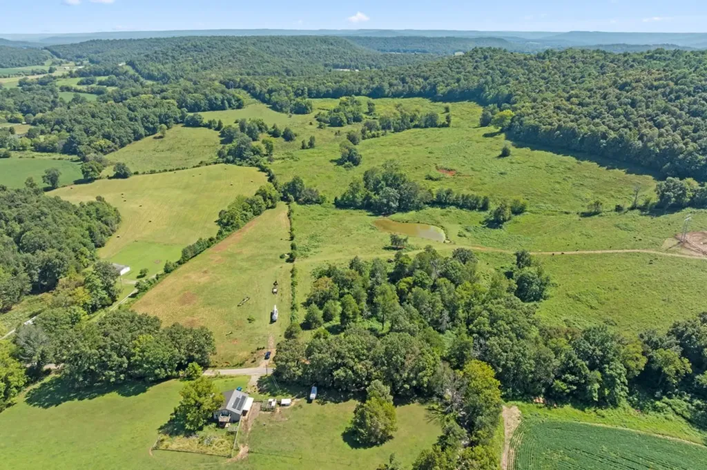 1380 Conrad Templeton Road Quebeck TN 38579