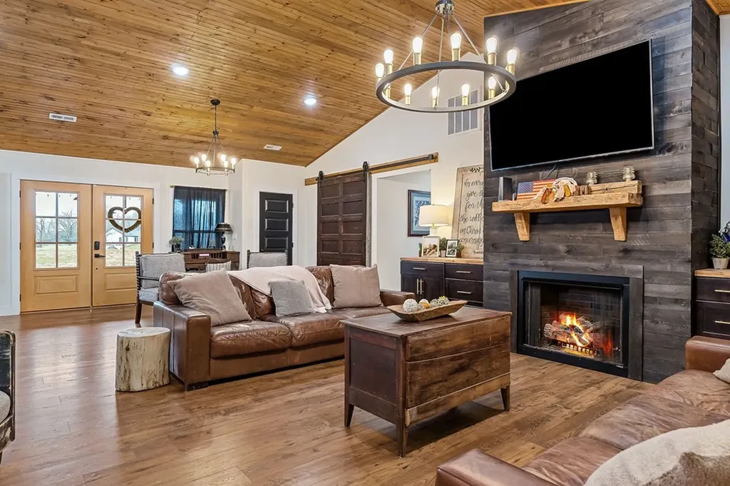 240 NE Bob Ledbetter Livingston TN 38570