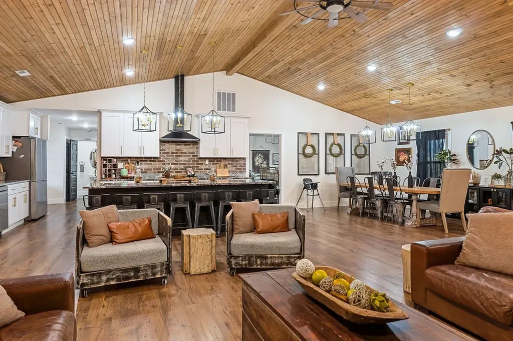 240 NE Bob Ledbetter Livingston TN 38570