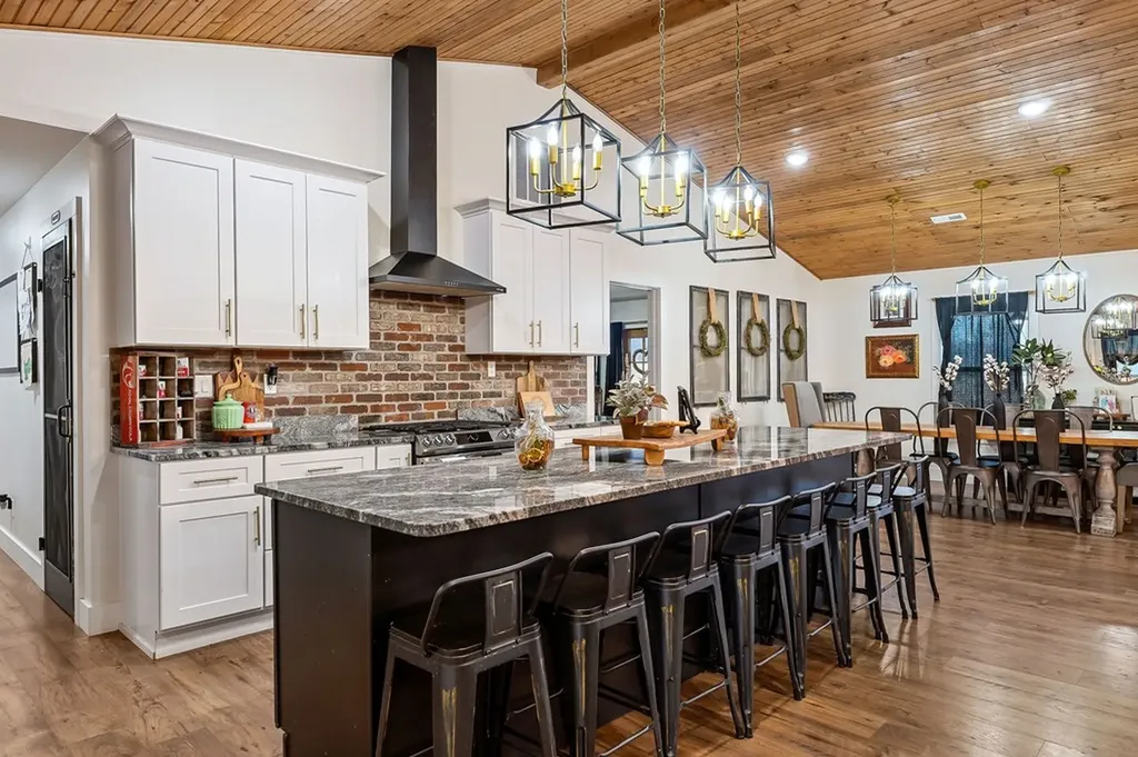 240 NE Bob Ledbetter Livingston TN 38570