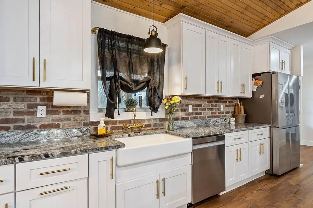 240 NE Bob Ledbetter Livingston TN 38570