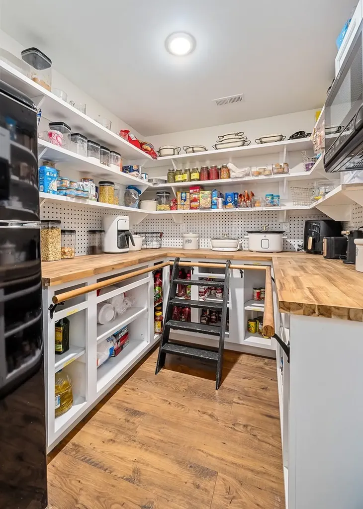 240 NE Bob Ledbetter Livingston TN 38570