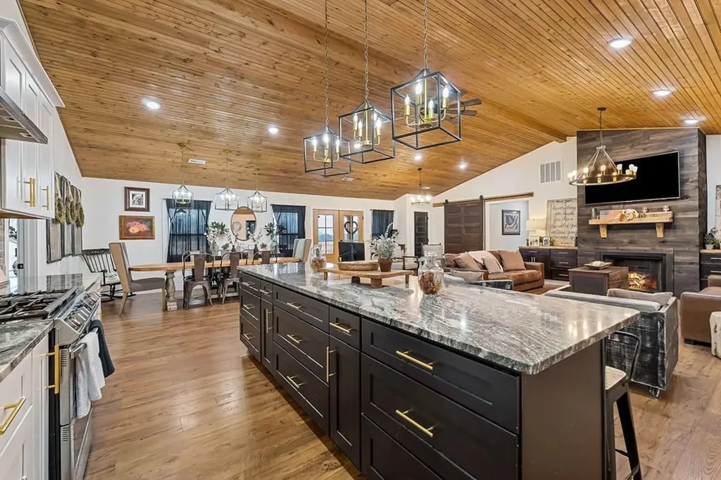 240 NE Bob Ledbetter Livingston TN 38570