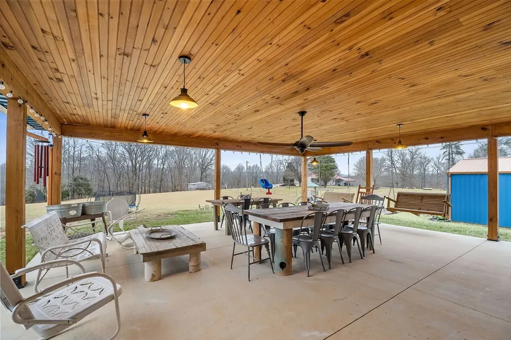 240 NE Bob Ledbetter Livingston TN 38570