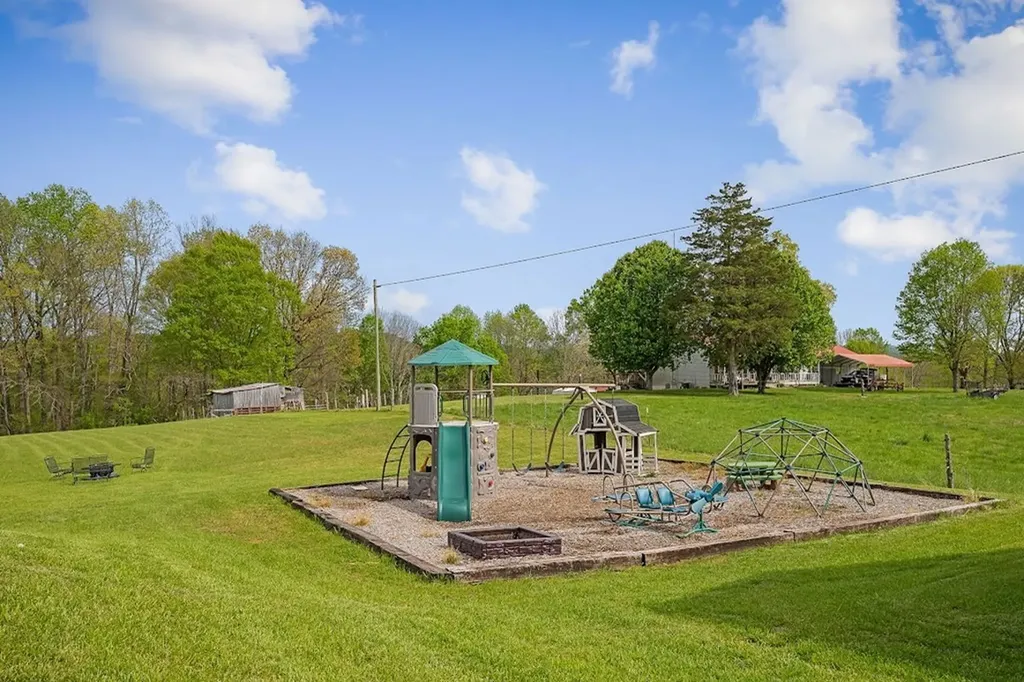 240 NE Bob Ledbetter Livingston TN 38570