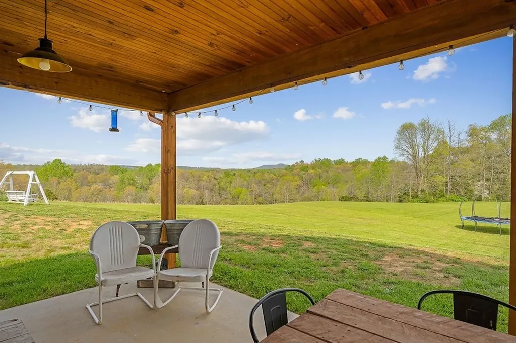 240 NE Bob Ledbetter Livingston TN 38570