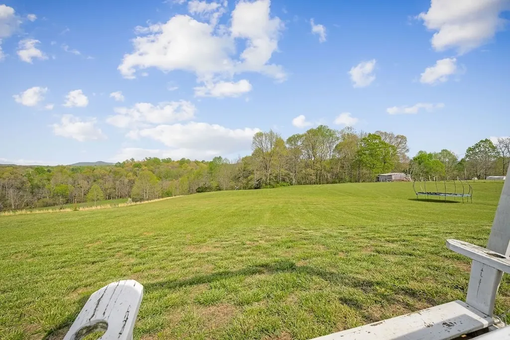 240 NE Bob Ledbetter Livingston TN 38570