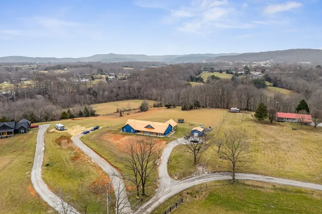 240 NE Bob Ledbetter Livingston TN 38570