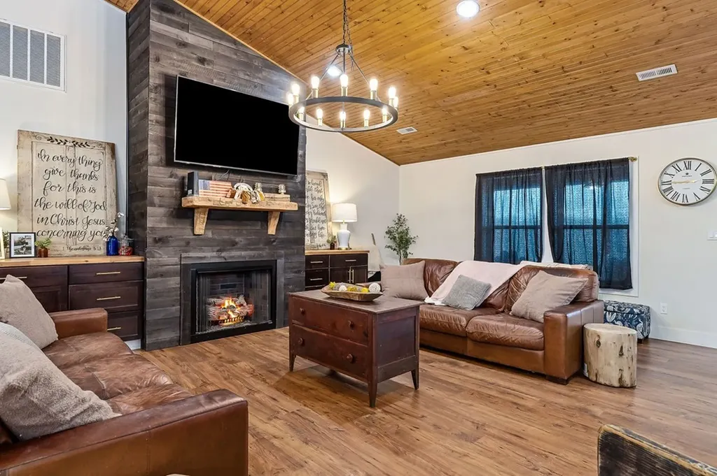 240 NE Bob Ledbetter Livingston TN 38570