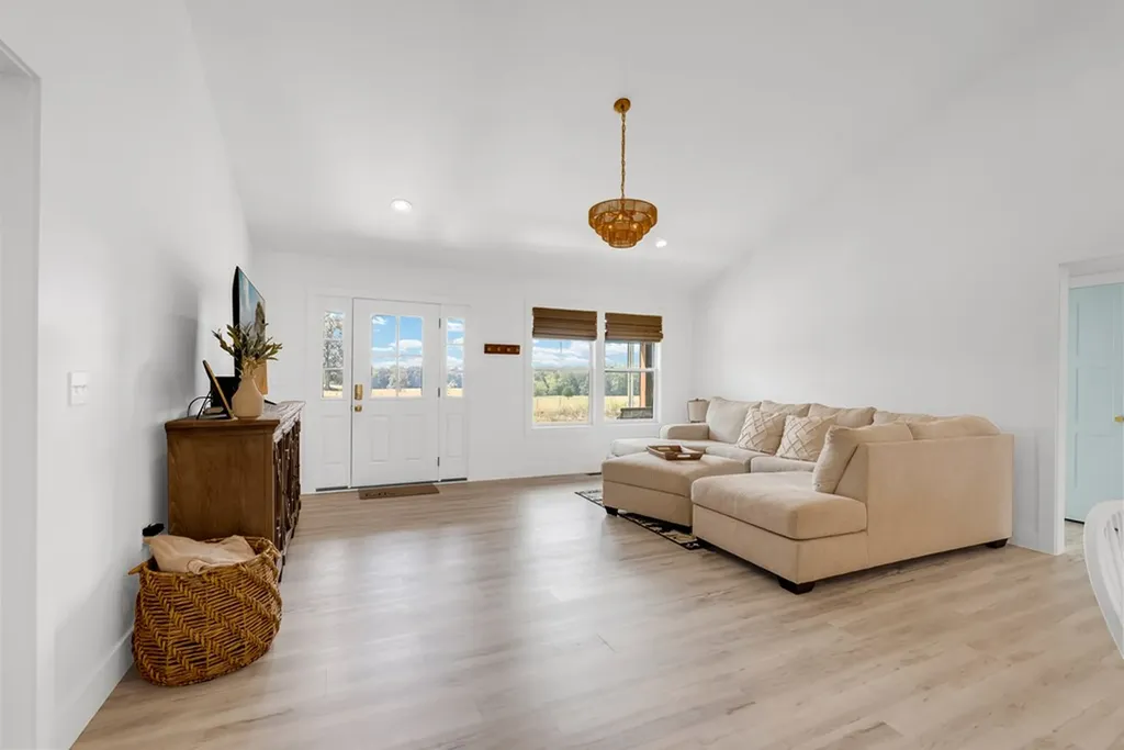 4733 Window Cliff Road Baxter TN 38544