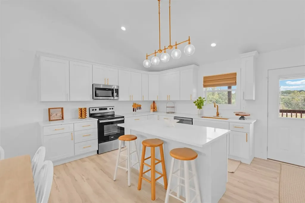 4733 Window Cliff Road Baxter TN 38544