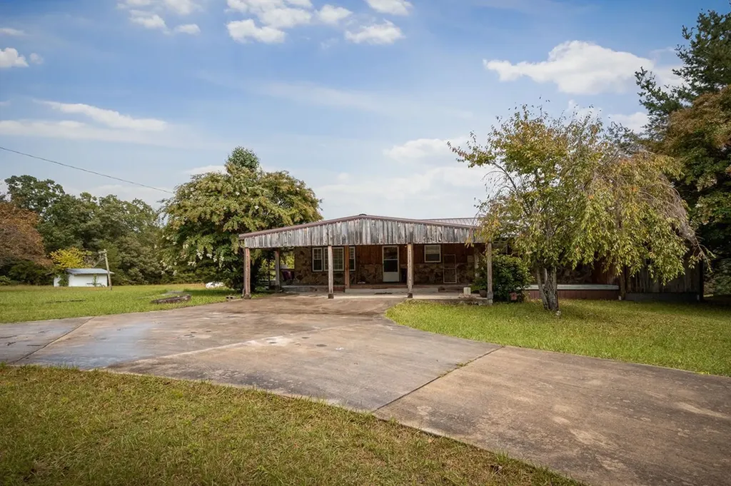 221 Craig Road Monterey TN 38574