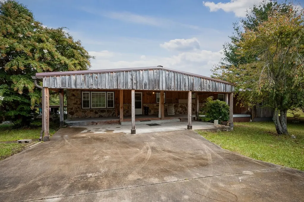 221 Craig Road Monterey TN 38574