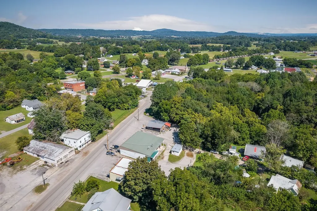 5339 Mcminnville Highway Doyle TN 38559