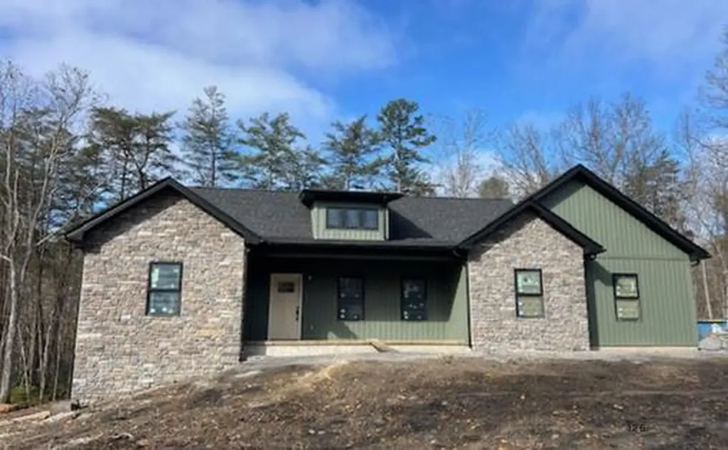 2005 Street Place Loop Monterey TN 38574