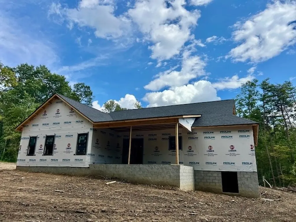 2005 Street Place Loop Monterey TN 38574