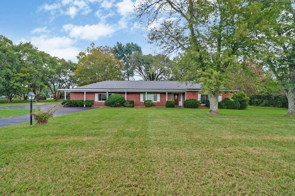 1378 Sparta Highway Crossville TN 38555